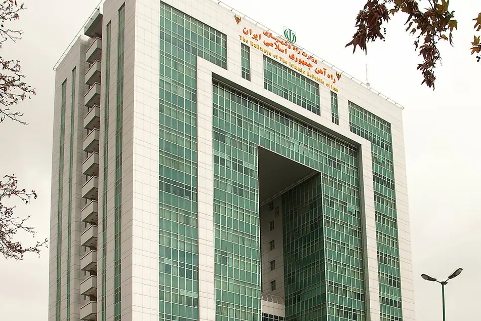 عرضه ۶۳۶ تن ضایعات فلزی و بشکه خالی راه‌ آهن در بورس کالا