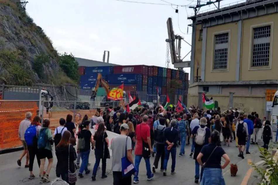 اعتصاب کارگران بنادر ایتالیا در اعتراض به ارسال تسلیحات به اسرائیل